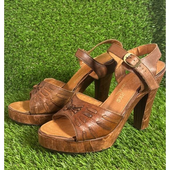 Thom McAn Vtg Brown Leather Woodwork Sandal With Block Heel Boho Hippy Festival - Picture 3 of 16